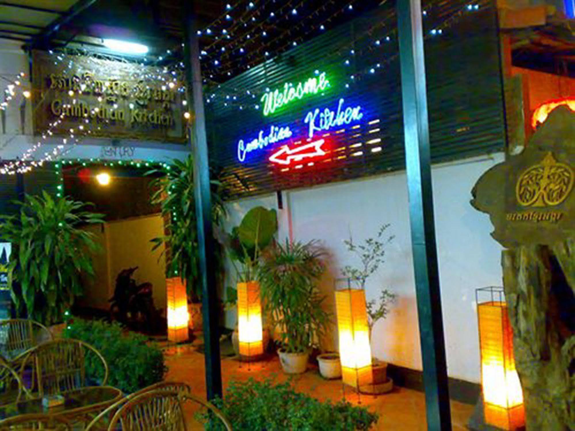Route 66 Music Restaurant & Hostel Siem Reap Exteriör bild