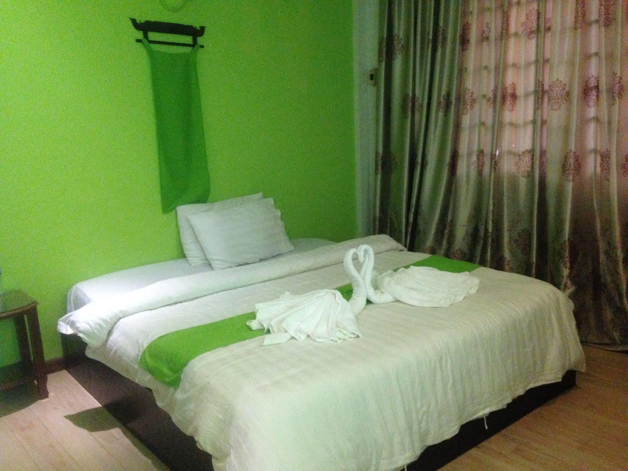 Route 66 Music Restaurant & Hostel Siem Reap Exteriör bild