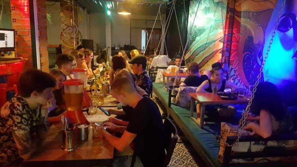 Route 66 Music Restaurant & Hostel Siem Reap Exteriör bild