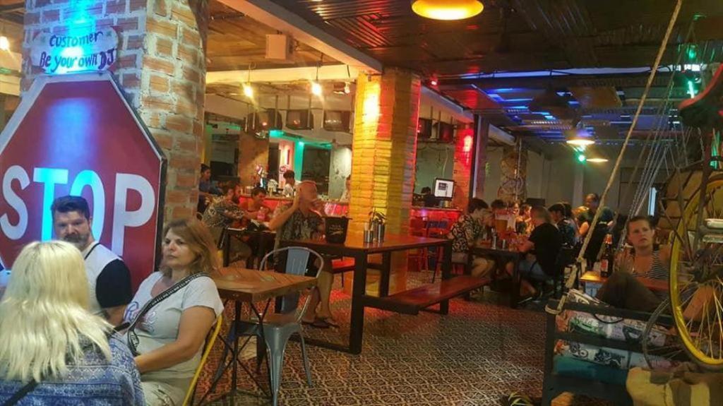 Route 66 Music Restaurant & Hostel Siem Reap Exteriör bild