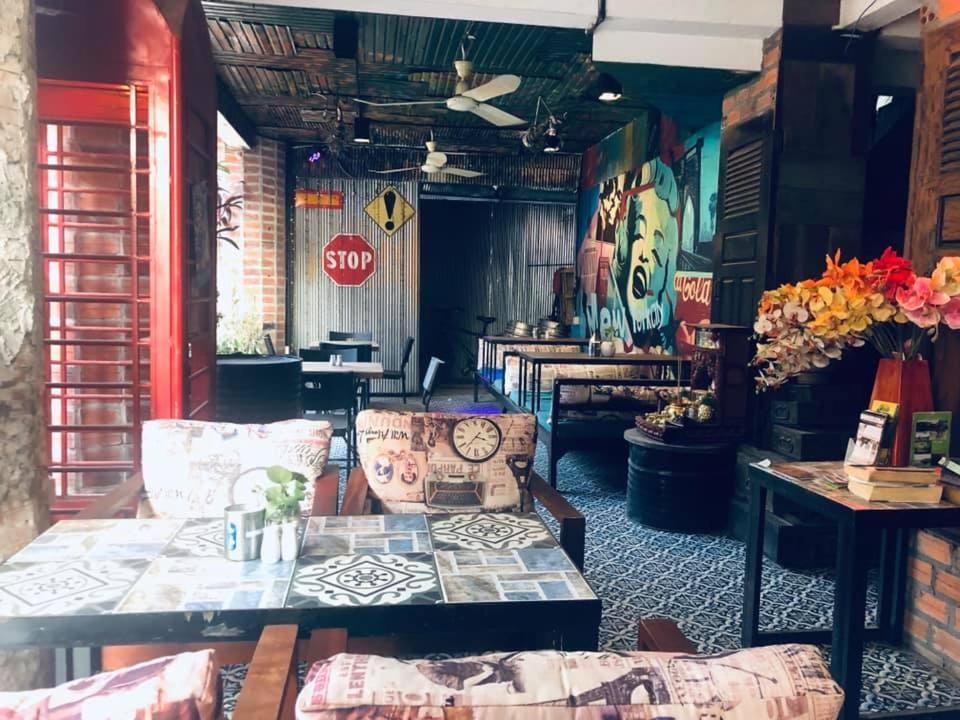 Route 66 Music Restaurant & Hostel Siem Reap Exteriör bild